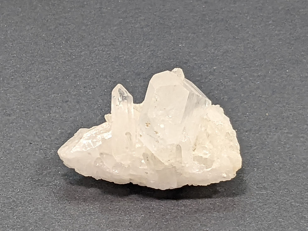 Thumbnail: Clear quartz cluster with bright, sharp crystal points.