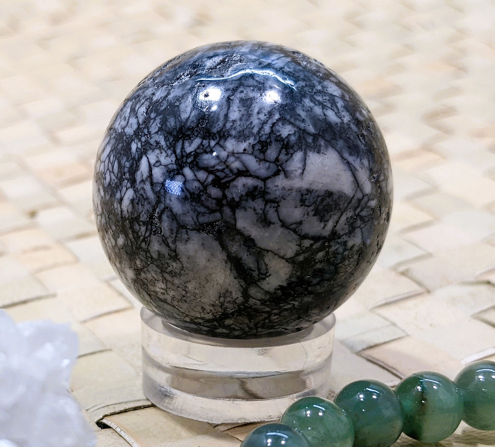 Thumbnail: Apophyllite, Pinolite, Green Aventurine, Selenite, Grape Agate