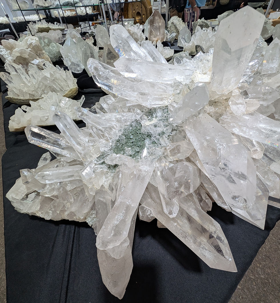 Huge quartz clusters in Tucson