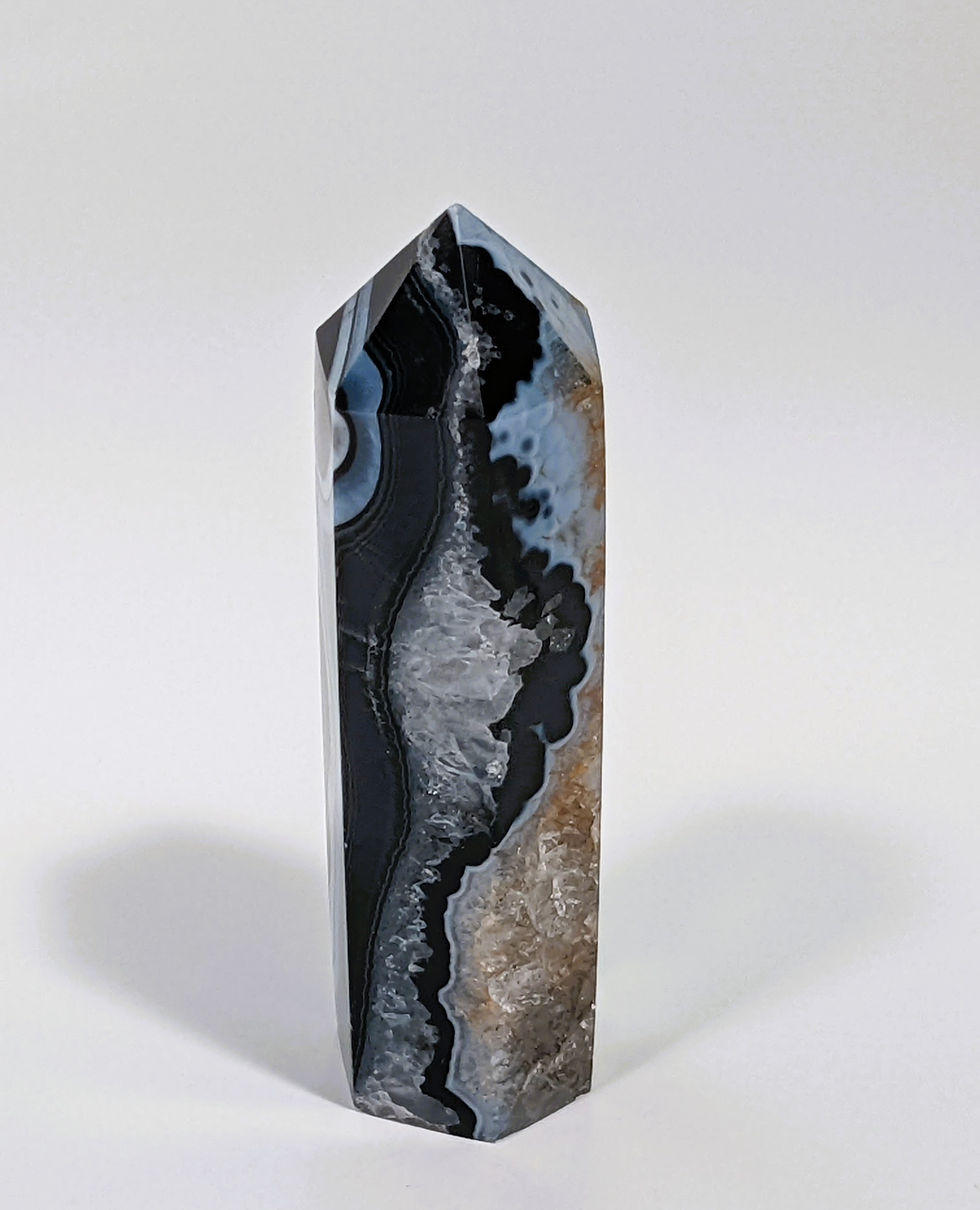 Thumbnail: Black Agate Points with incredible Quartz inclusions