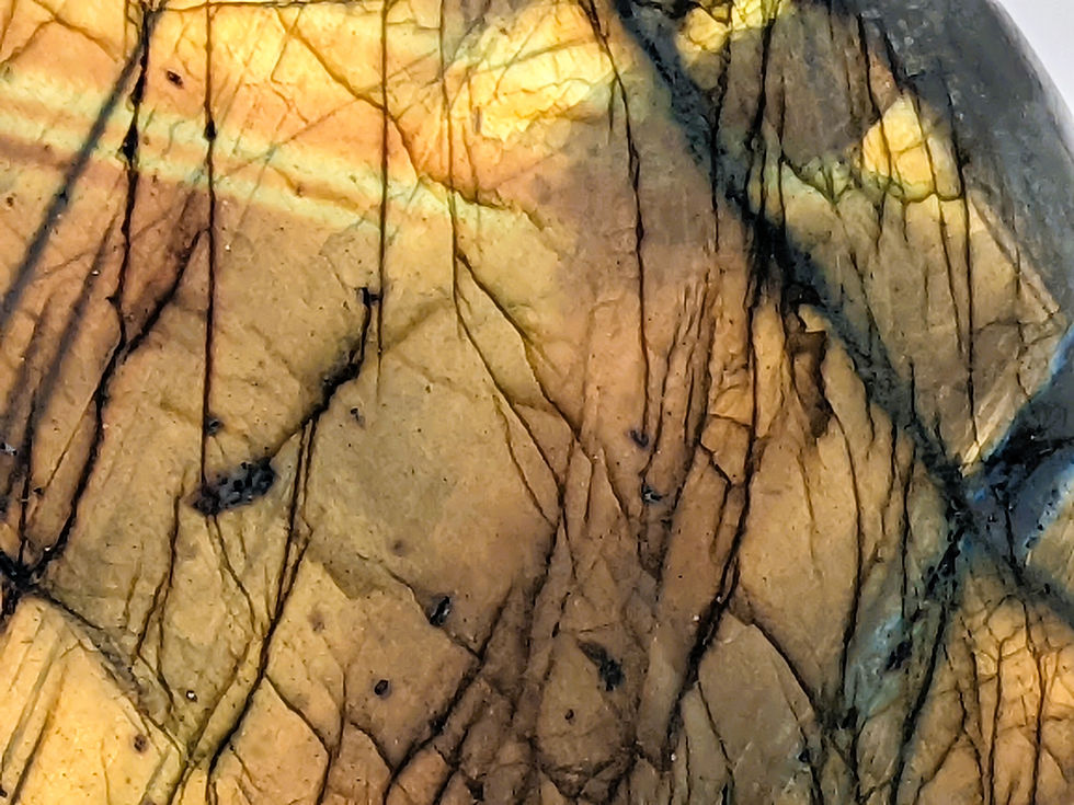 Thumbnail: Labradorite crystal with luminous flashes of light, perfect for collectors and energy work.