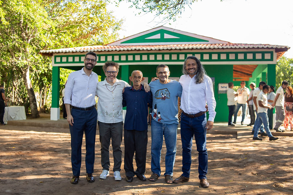 Mestre Zé Artur com Rafael Piccinini, Fabiano Piúba, Alemberg Quindins e Deyvisson Gusmão (da esquerda para a direita)