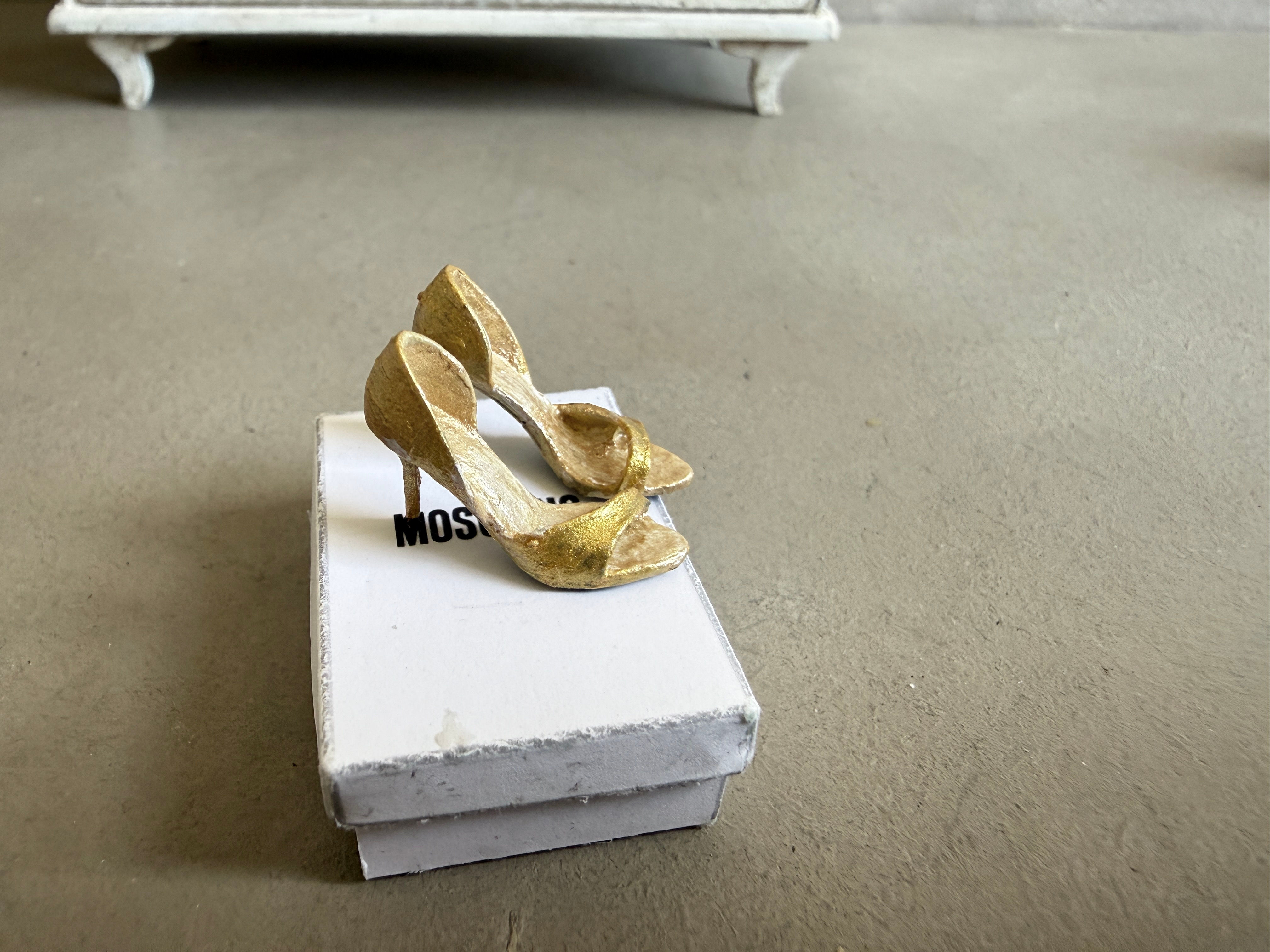 AF80 -SET OF SHOES (b) 8 PAIRS PAINTED