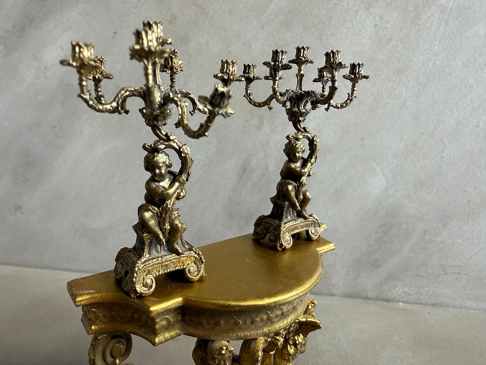 Miniatyrbild: AF76 PAIR IDENTICAL -BOTH FACING LEFT GILT CANDELABRA PUTTI