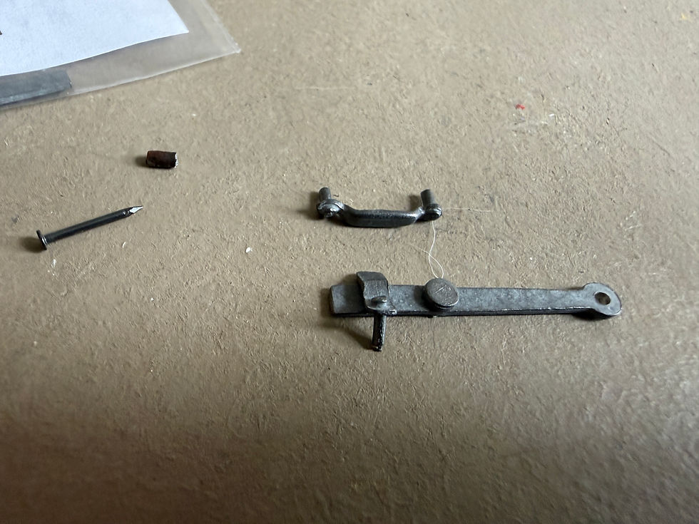 Miniatura: AF132- metal door furniture 2 latches and 4 large bolts