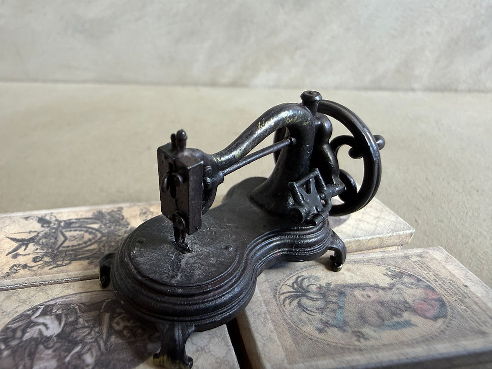 Miniatyrbilde: AF65 - BLACK METAL EARLY 12TH SCALE SEWING MACHINE