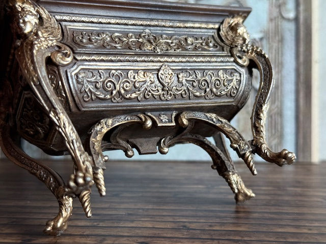 Миниатюра: The Royal Boulle Marquetry Commode 18th century circa 1708