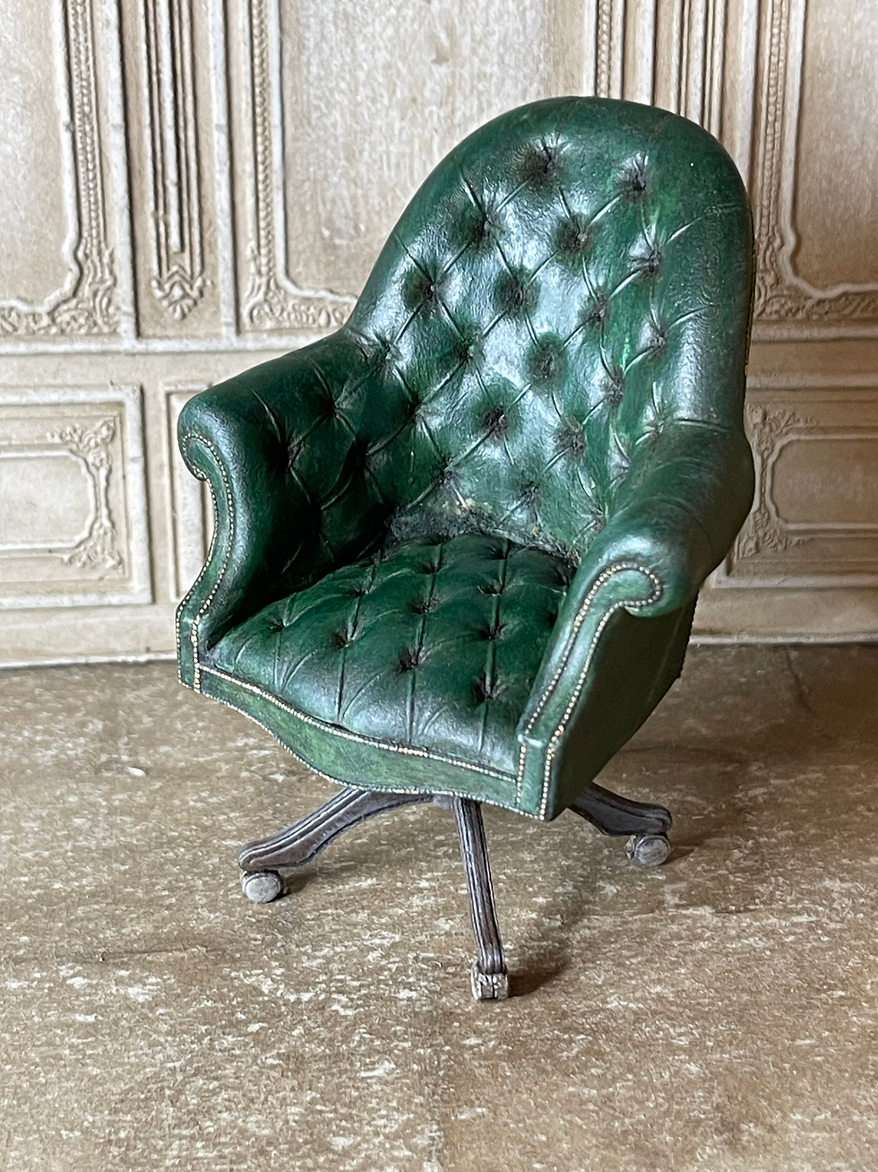 Miniaturbild: Faux Leather 12th scale large office chair