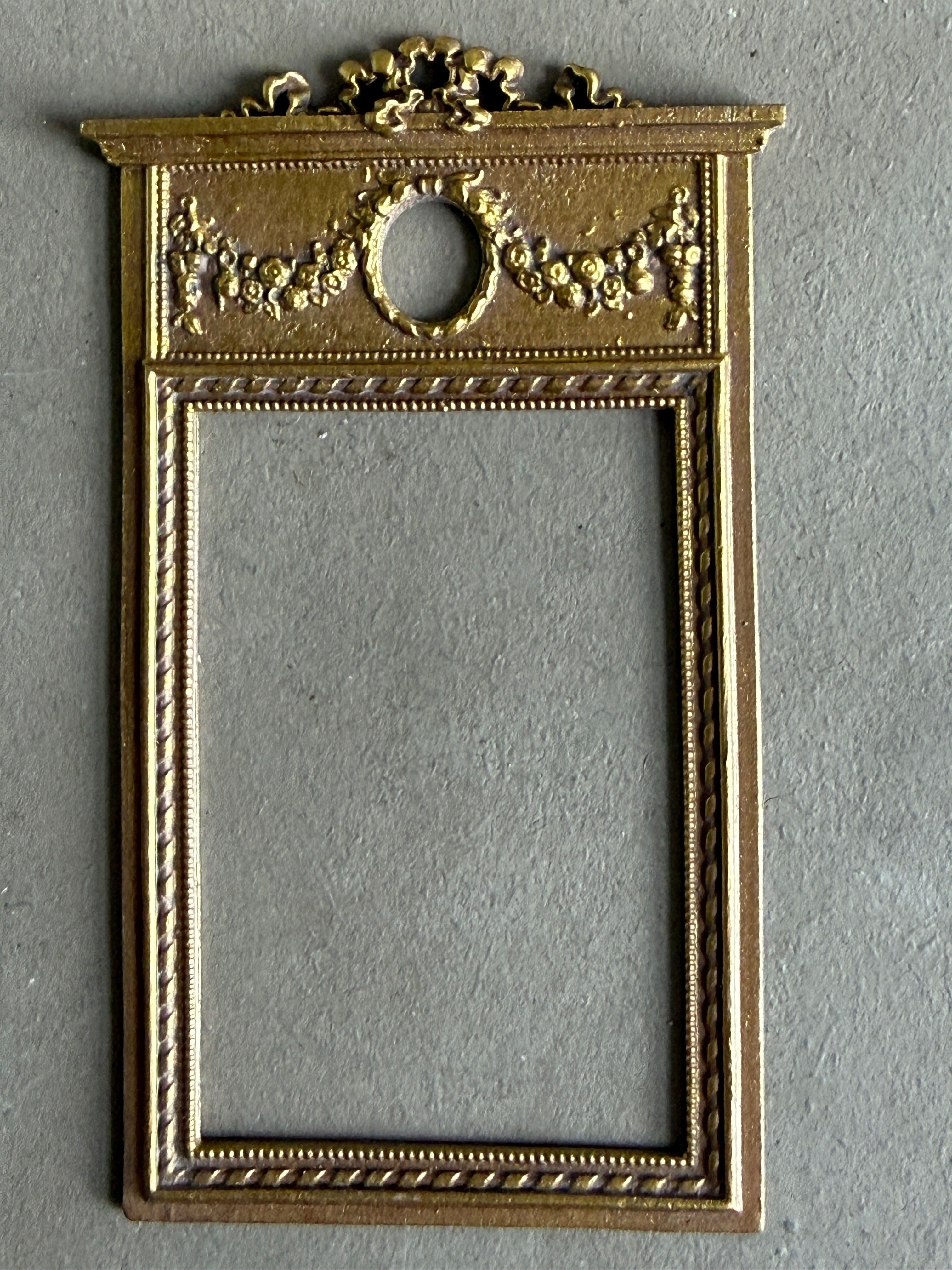 AF15 - FRENCH FRAME (WITH OVAL INSERT)