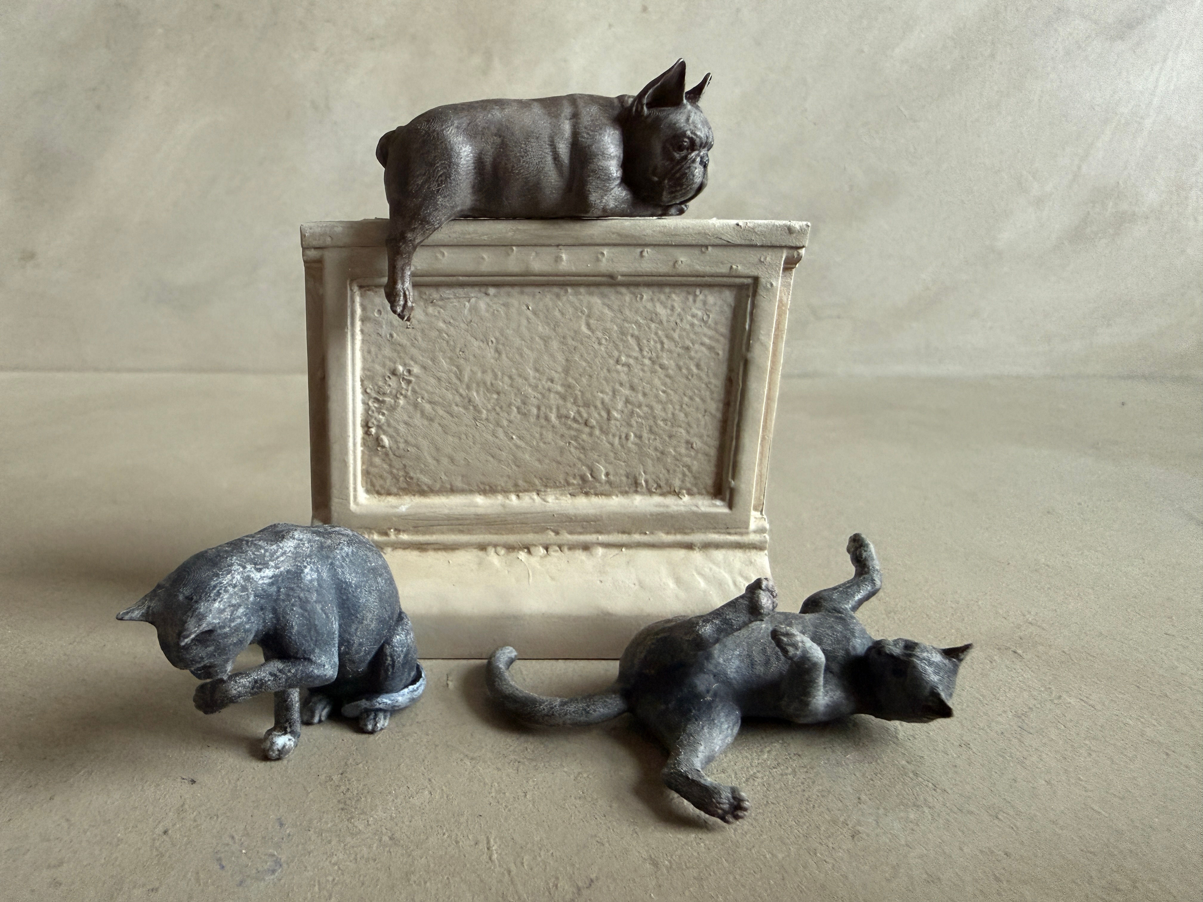 AF98 - 1 PUG DOG AND 2 CATS - 12TH SCALE