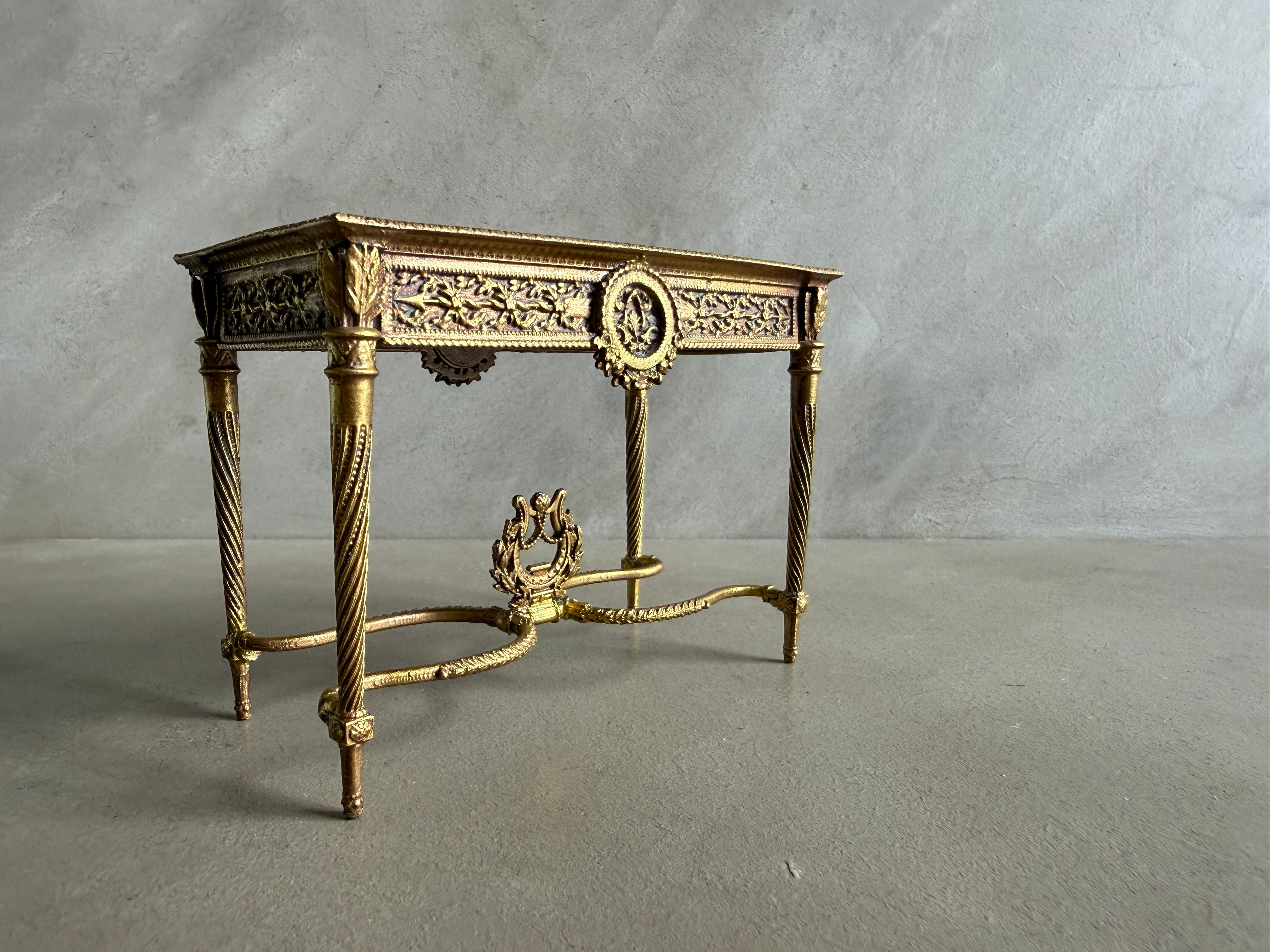 AF4 - LARGE RECTANGULAR HARP TABLE GILT FINISH