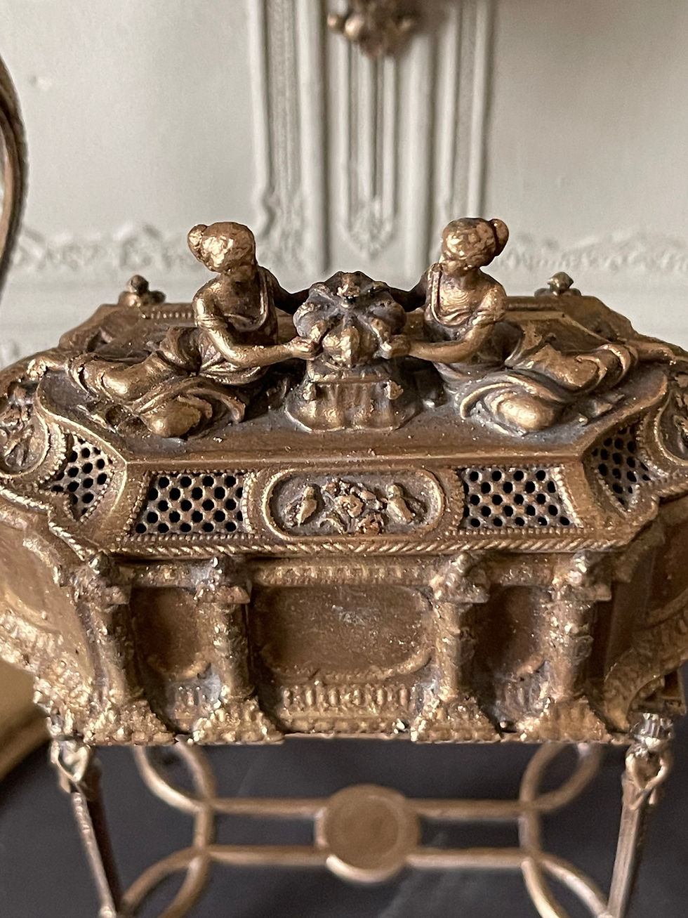 Pikkukuva: Louis XVI Small and large casket on table 12th scale unpainted