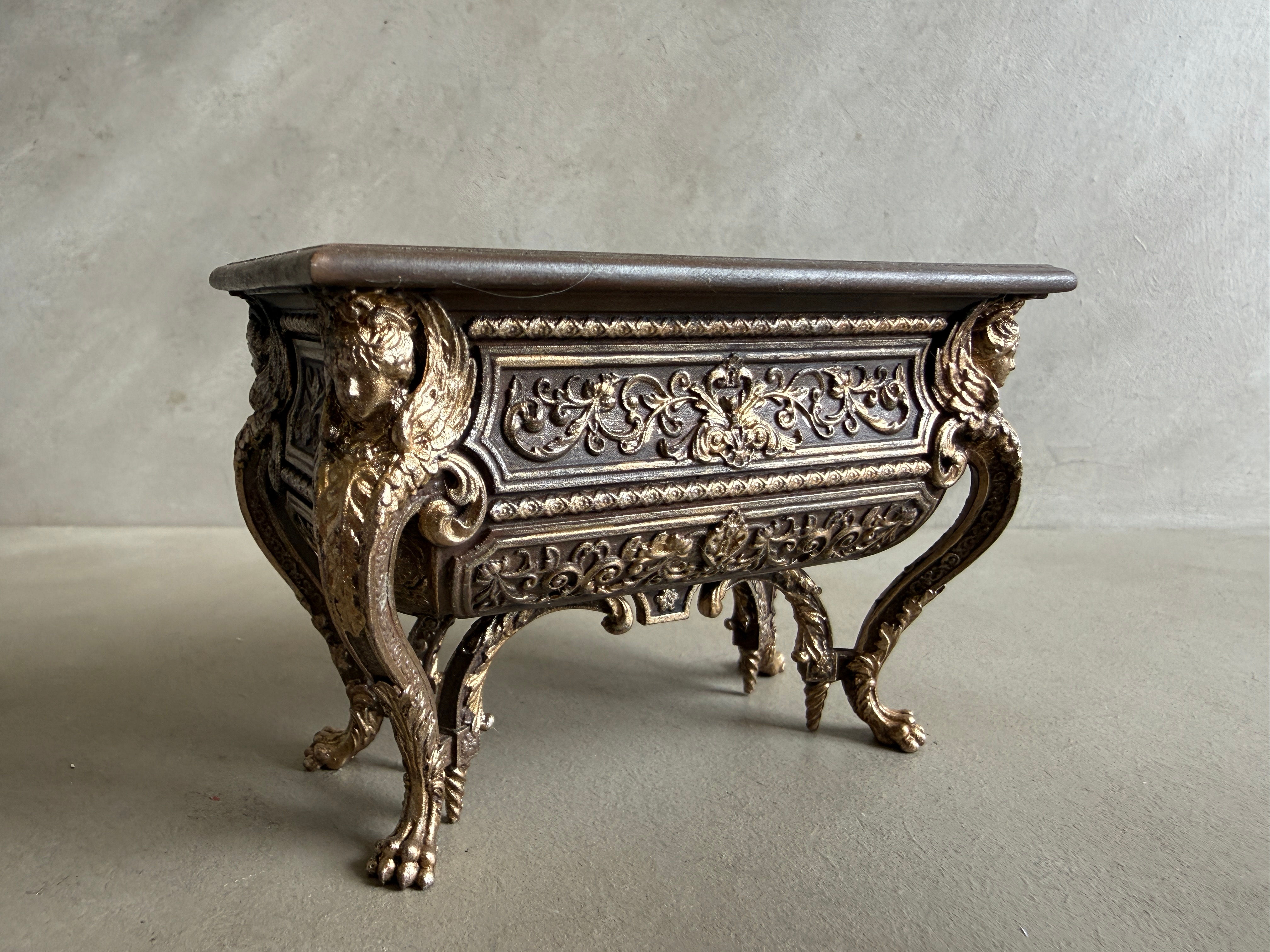 AF75 Royal Commode 18th century circa 1708 - PAINTED GILT
