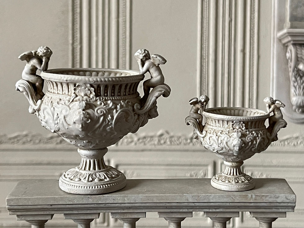 Miniatura: Ornate Cherub Vase unpainted (2 sizes available)