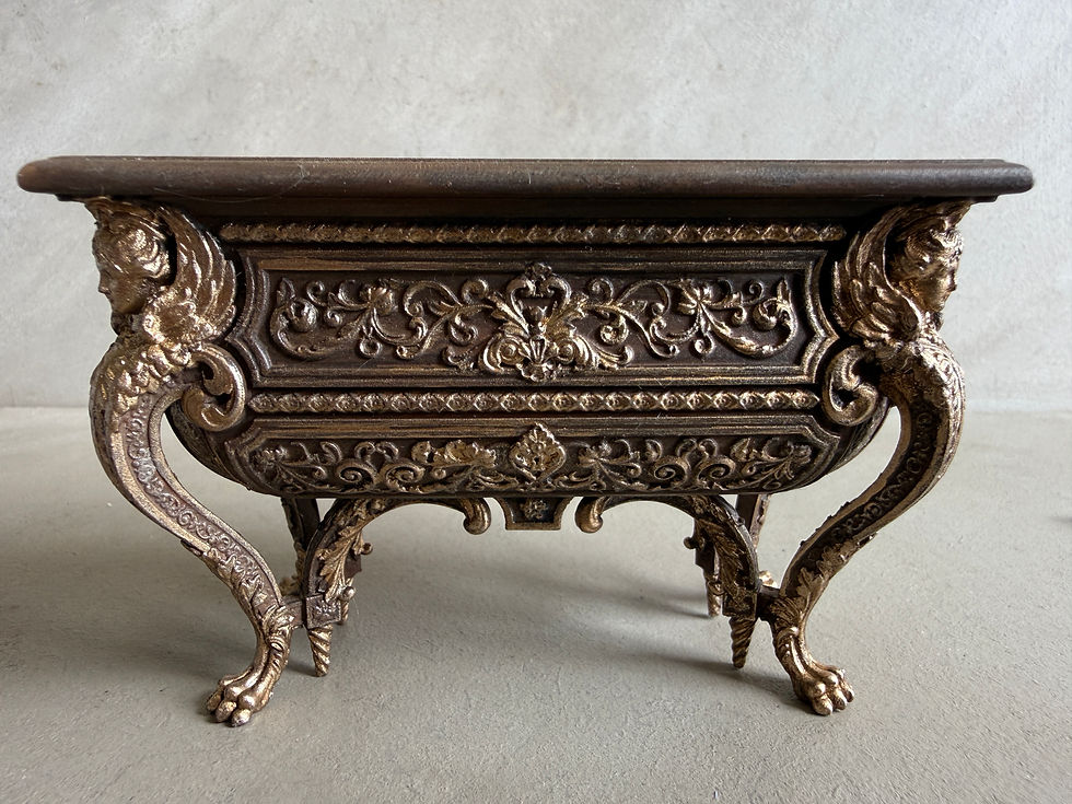 Pikkukuva: AF75 Royal  Commode 18th century circa 1708 - PAINTED GILT