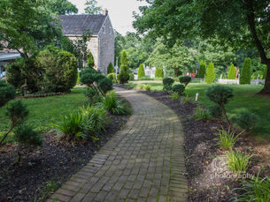 How Do I Pick a Photographer for my Outdoor Wedding Reception?