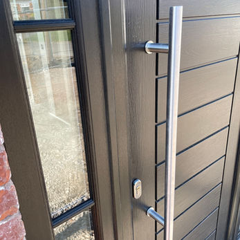 Solidor 'Palmer Solid' Composite Door in Schwarzbraun Black with matching side flags, astragal bar and stainless steel long handles. Wow !
