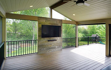 Screened-In Porch ---6.JPG