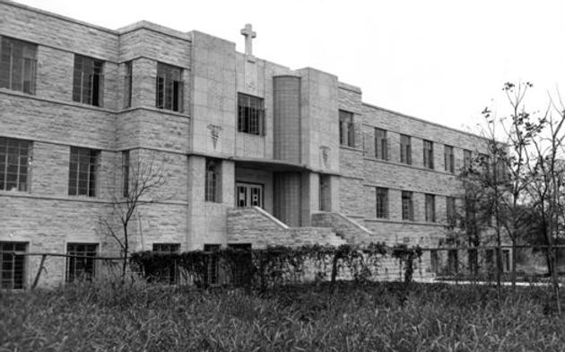 Historical black and white photo of the original St. Elizabeth Hospital building, showcasing its 1940s Art Décoratifs-style a