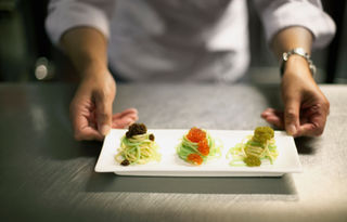 Escapade gastronomique étoilée dans le Jura avec restaurant Michelin, dégustation de vins jurassiens et visite de la Saline Royale d’Arc-et-Senans classée UNESCO