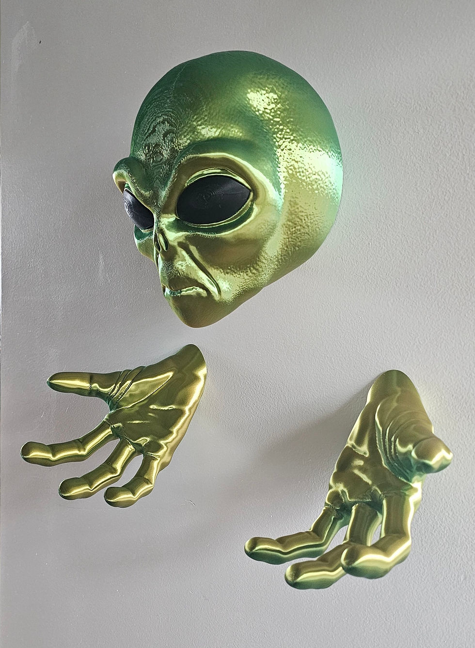 Thumbnail: Alien head + hands wall mountable 