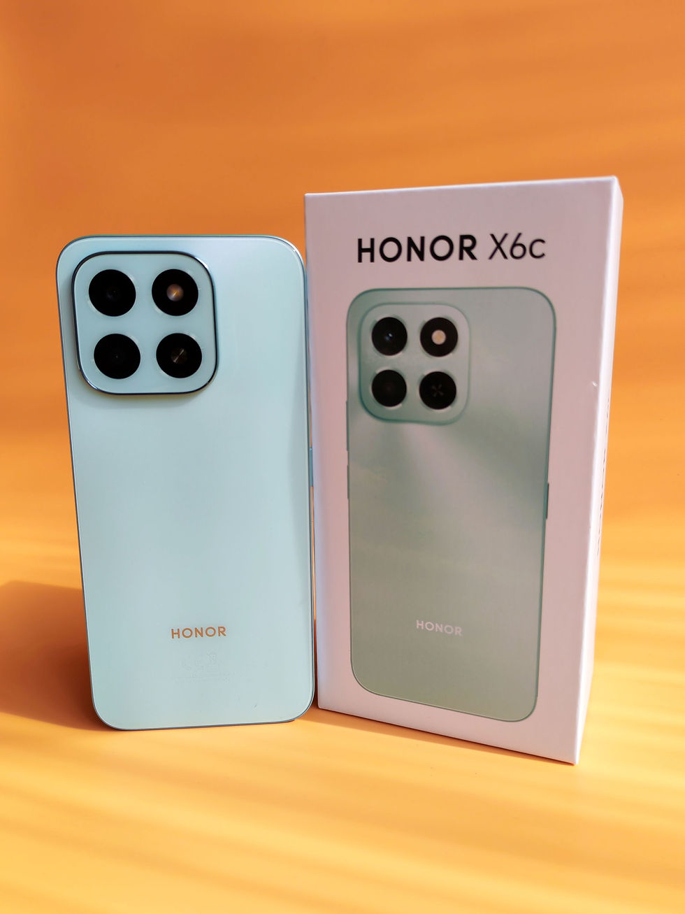 HONOR X6c được trang bị viên pin dung lượng lớn 5.300mAh, cho thời gian sử dụng ấn tượng lên đến 21 giờ lướt web, gần 19 giờ mạng xã hội hoặc hơn 21 giờ xem YouTube chỉ với một lần sạc