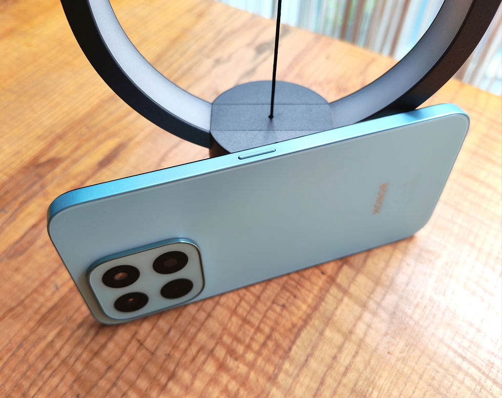 HONOR X6c còn tích hợp loạt công nghệ AI hữu ích như Xoá Vật Thể HONOR AI giúp loại bỏ nhanh các vật thể không mong một cách nhanh chóng