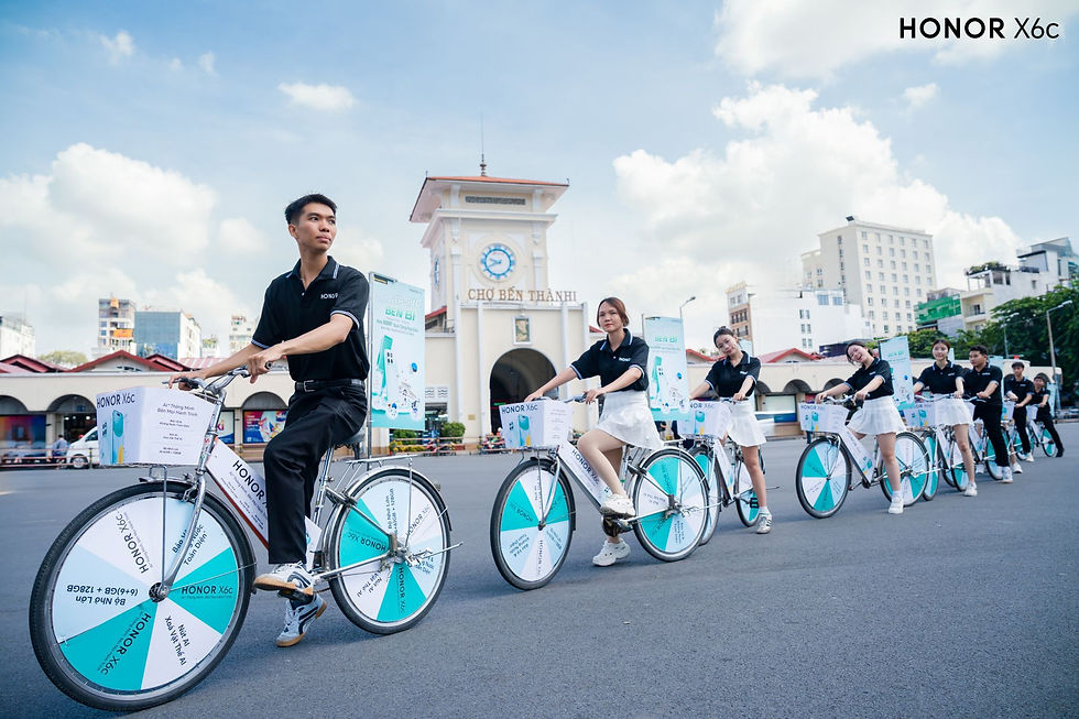 HONOR còn tổ chức roadshow đi qua các địa điểm biểu tượng của TP.HCM