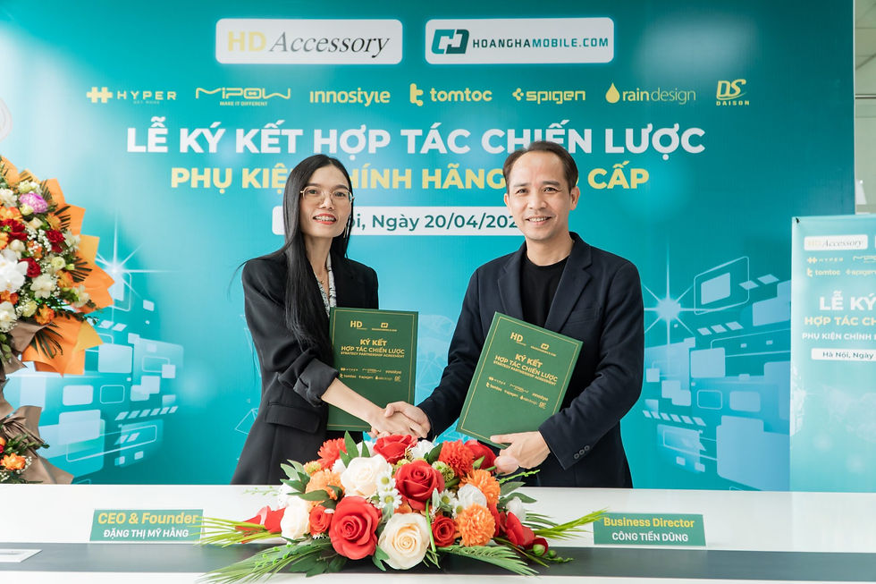 CEO&Founder HDAccessory Đặng Thị Mỹ Hằng và Business Director Hoàng Hà Mobile Công Tiến Dũng cùng ký kết hợp tác