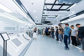 the-brief-2026-samsung-gioi-thieu-nhung-doi-moi-trong-danh-muc-thiet-bi-gia-dung-ung-dung-ai-he-lo-mau-dieu-hoa-khong-khi-dan-dung-du-kien-ra-mat-2027