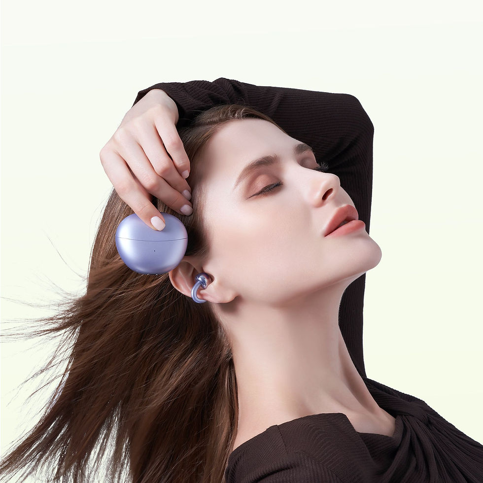 HONOR CHOICE Earbuds Clip được mở bán trên các sàn thương mại điện tử chính hãng của HONOR là Shopee, Lazada, TikTok Shop với hai phiên bản màu sắc thời thượng: Đen và Tím với giá bán 3.990.000 đồng