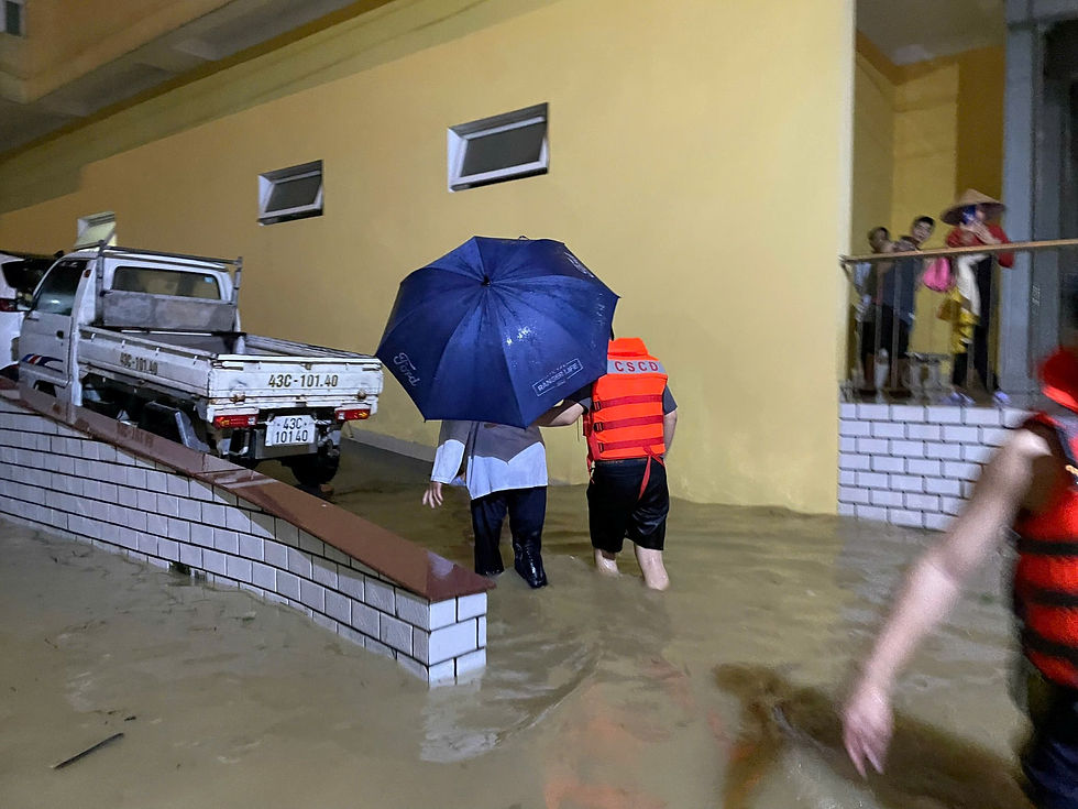 UNIQLO Việt Nam đóng góp 500 triệu đồng và hơn 2.000 trang phục RE.UNIQLO hỗ trợ khắc phục hậu quả mưa lũ tại Huế