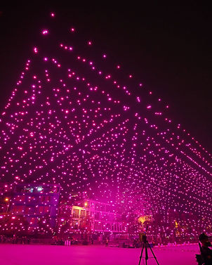 nghe-thuat-trinh-dien-anh-sang-bang-2024-chiec-may-bay-khong-nguoi-lai-drone-trong-le-hoi-anh-sang-ruc-ro-thang-long-vao-dem-giao-thua-giap-thin-2024