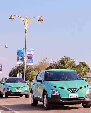 sau-khi-ra-mat-tai-thu-do-vientiane-va-thi-tran-du-lich-vangvieng-xanh-sm-lao-mo-rong-dich-vu-taxi-thuan-dien-tai-tinh-savannakhet