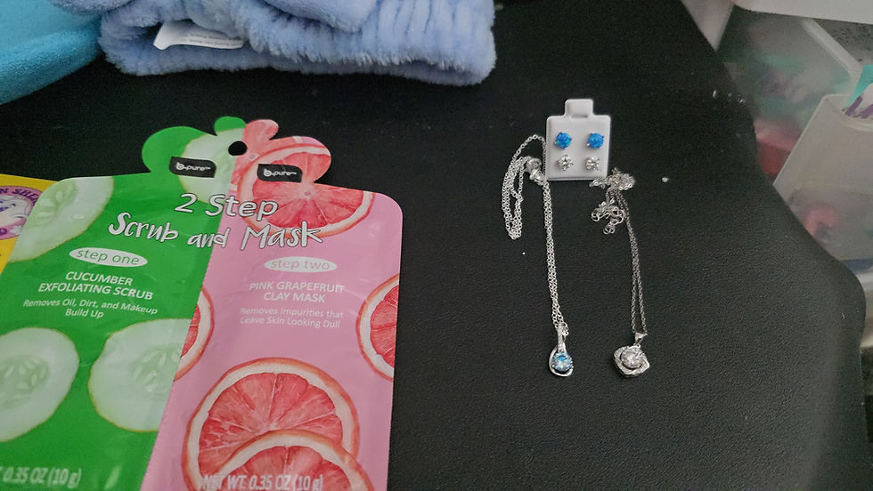Thumbnail: Facials and jewelry featured in the gift baskets