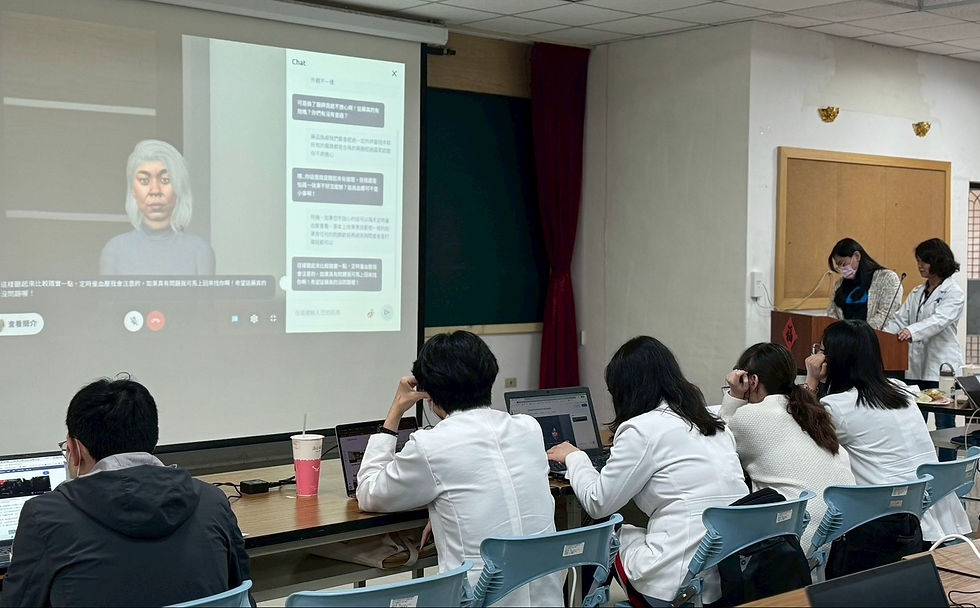 職類學員現場完成AI虛擬人模擬溝通情境，結合CBME架構進行結構化回饋與能力評估。