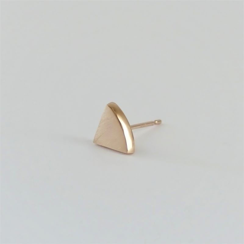 サムネイル： Triangle Stud Earrings