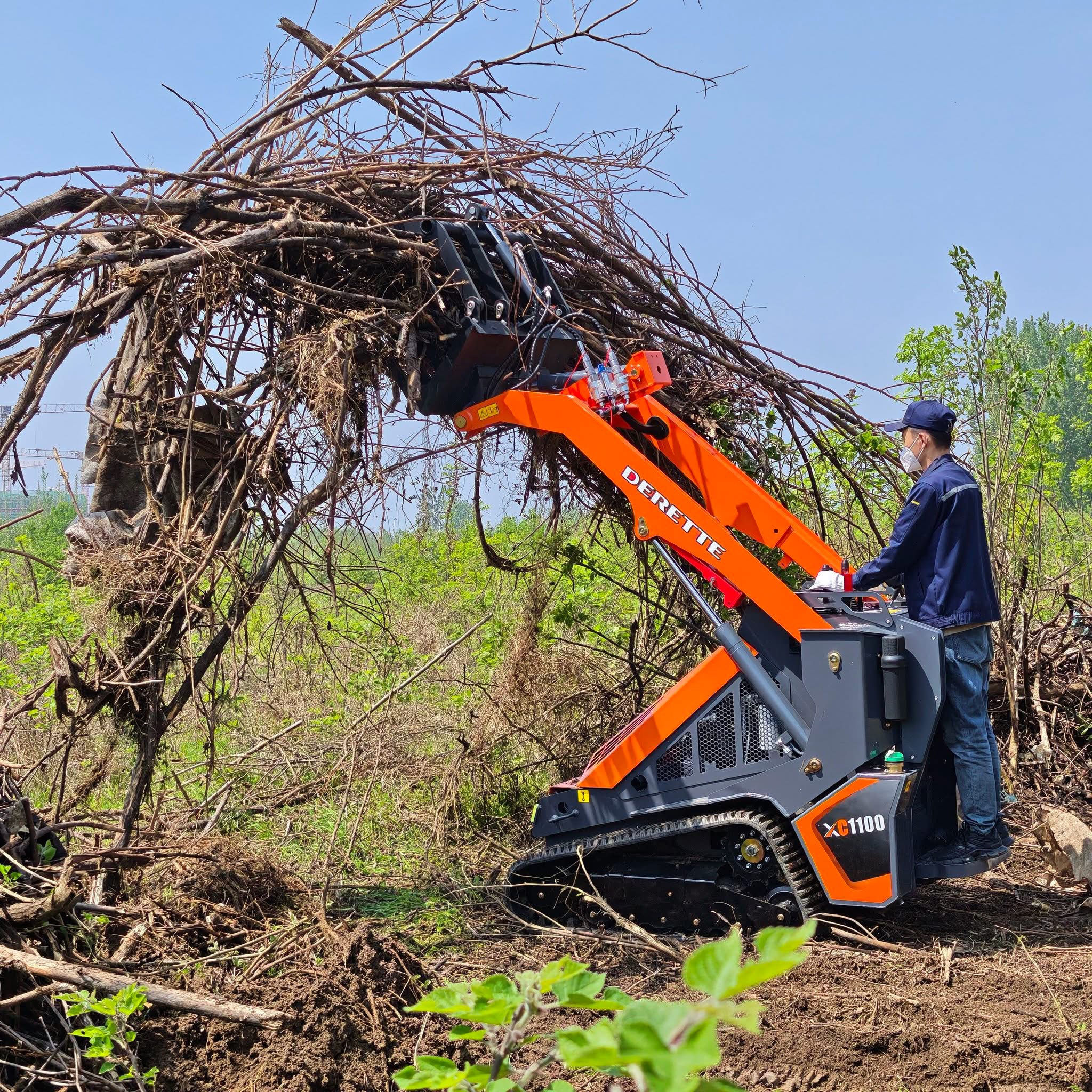 Derette XC1100 Skid Steer, 25HP Kubota Diesel, 3718lbs