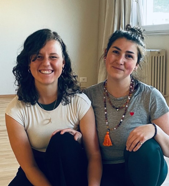 Hanna und Lisa - Familienyoga.jpeg