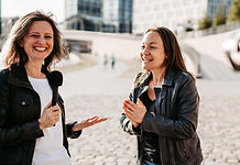 Eine Pressesprecherin in Berlin beim Sprechtraining mit Betty Holle vom Institut für Wirungskompetenz.