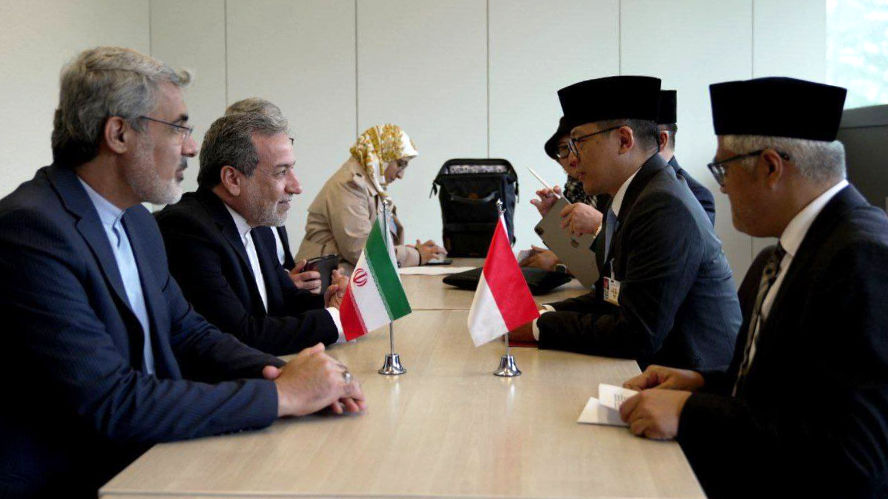 Pertemuan Menlu Iran Abbas Araghchi & Menlu RI Sugiono di Jenewa, Swiss, pada Februari 2025 (X @IraninIndonesia)