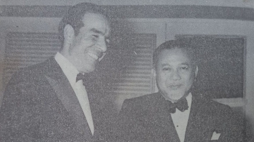 Menlu Iran Hossein Fatemi (kiri) saat berbincang dengan Ahmad Subardjo (Repro: Kesadaran Nasional)