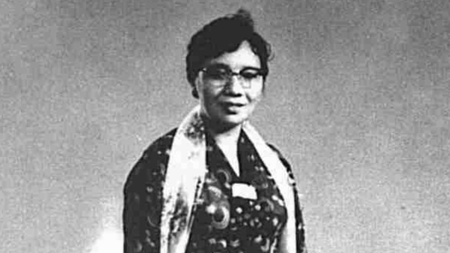 Shamsiah Fakeh sekitar tahun 1960 ketika sudah eksil ke China. (Repro Dari AWAS ke Rejimen Ke-10).