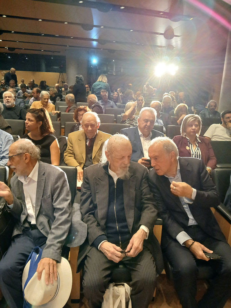 Στο αμφιθέατρο του Μουσείου της Ακρόπολης, με ομιλούντες τους καθηγητές Θεοδόση Τάσιο και Μανόλη Κορρέ στις 15-10-2025.