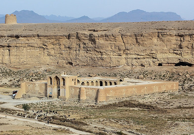 Izadkhvast_Caravanserai_01.jpg