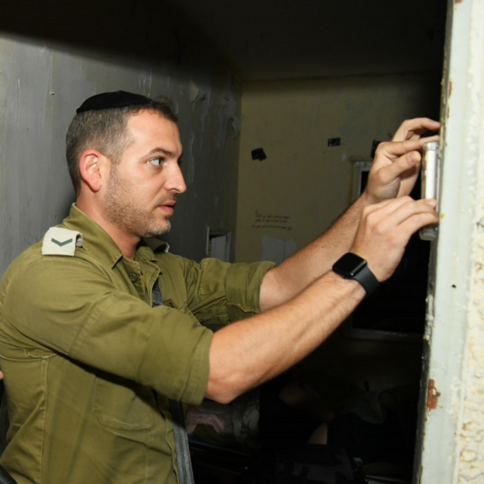 Soldier Putting On Mezuzah (2)