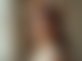 Professionelle Hochsteckfrisuren und Make-up für besondere Anlässe