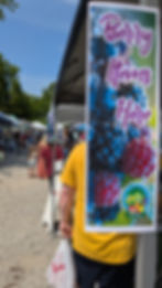 This tent leg sign indicates vendors with berry items!