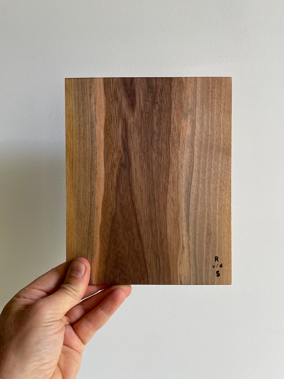 Thumbnail: Object in walnut