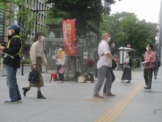5月の街頭宣伝・学習会 8名の参加